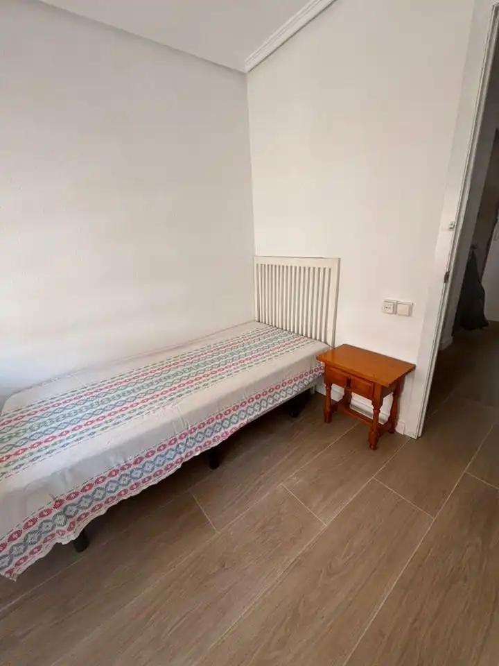Habitación de Piso de alquiler en Valencia con Aire acondicionado y Amueblado