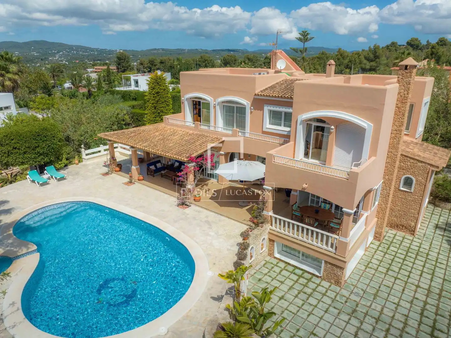 Vista exterior de Casa o chalet en venta en Santa Eulària des Riu con Aire acondicionado, Calefacción y Jardín privado