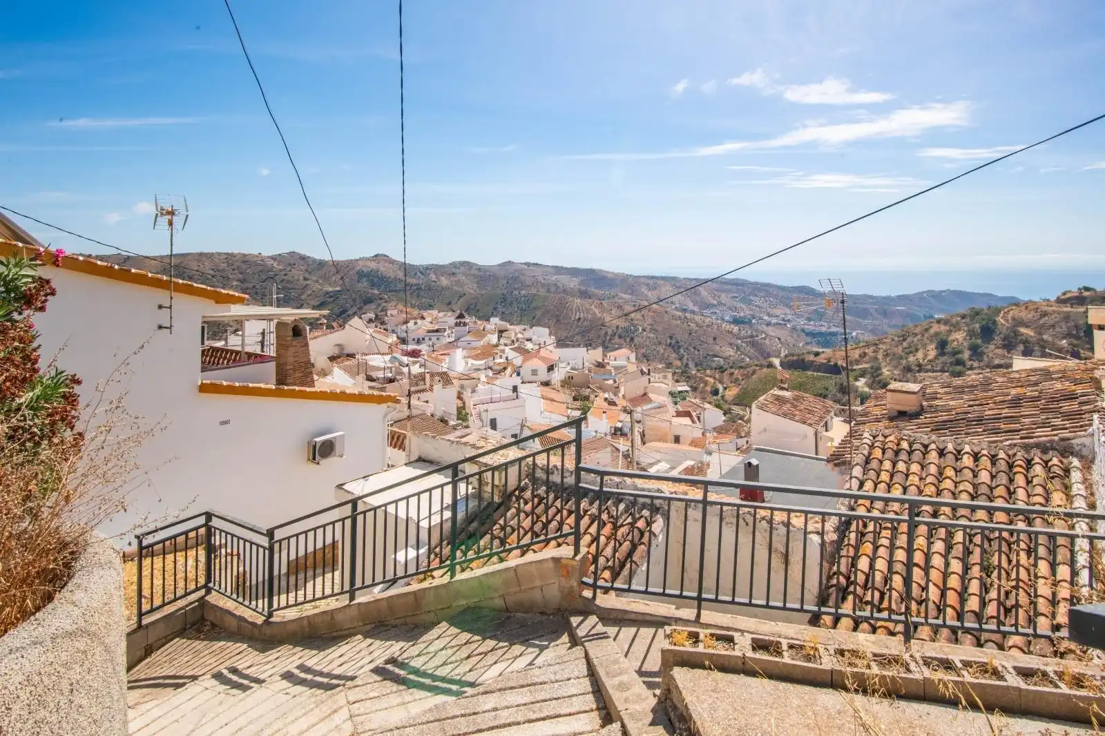 Vista exterior de Finca rústica en venda en Moclinejo amb Aire condicionat, Jardí privat i Terrassa