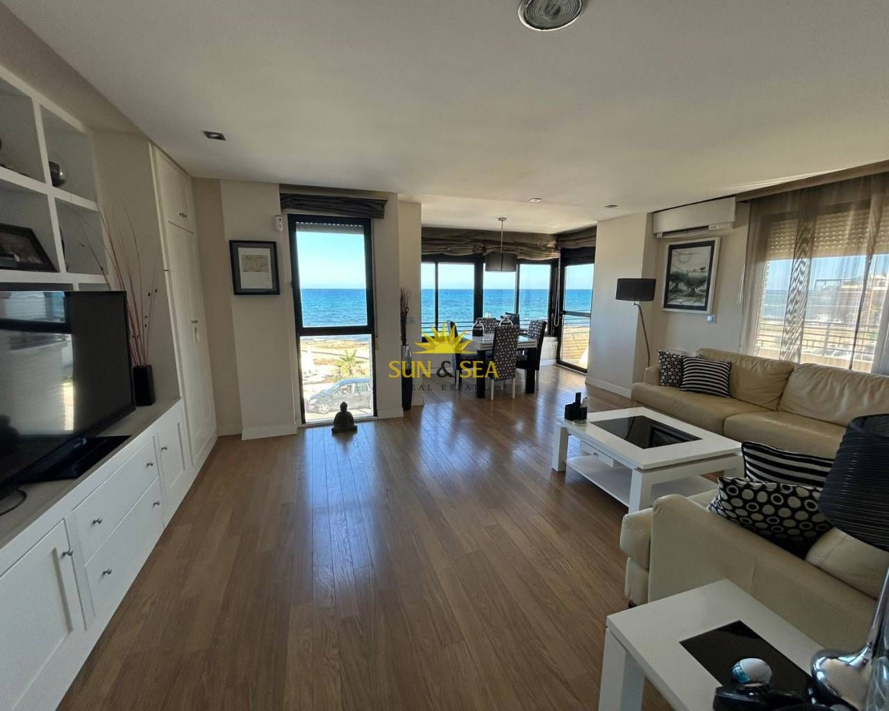 Living room of Apartment to rent in Torrevieja  with Air Conditioner, Heating and Parquet flooring
