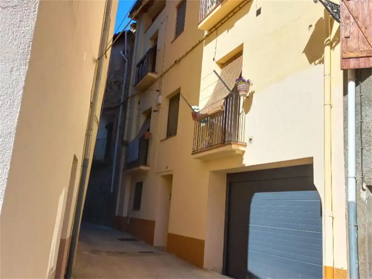 Vista exterior de Casa adosada en venda en Talarn amb Traster, Moblat i Balcó