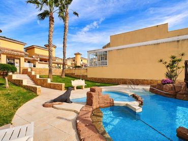 Casa a schiera con piscina in vendita a Algorfa