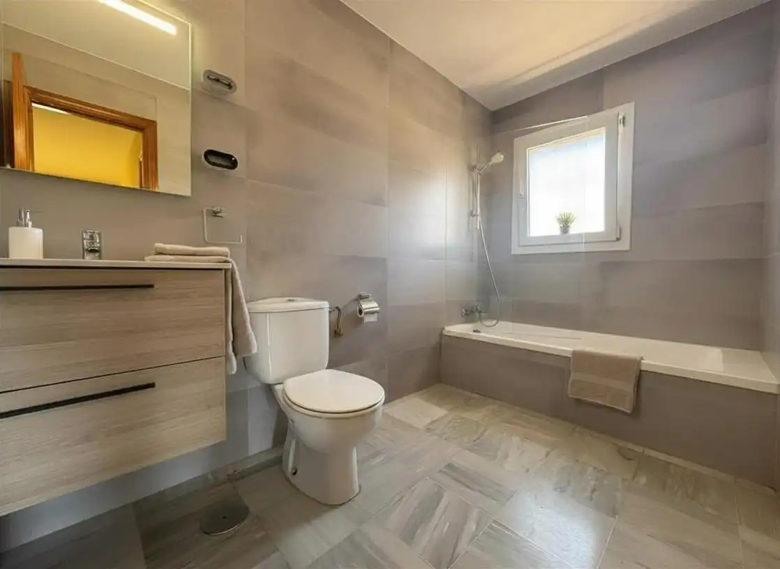 Baño de Casa o chalet en venta en Algeciras con Calefacción, Jardín privado y Terraza