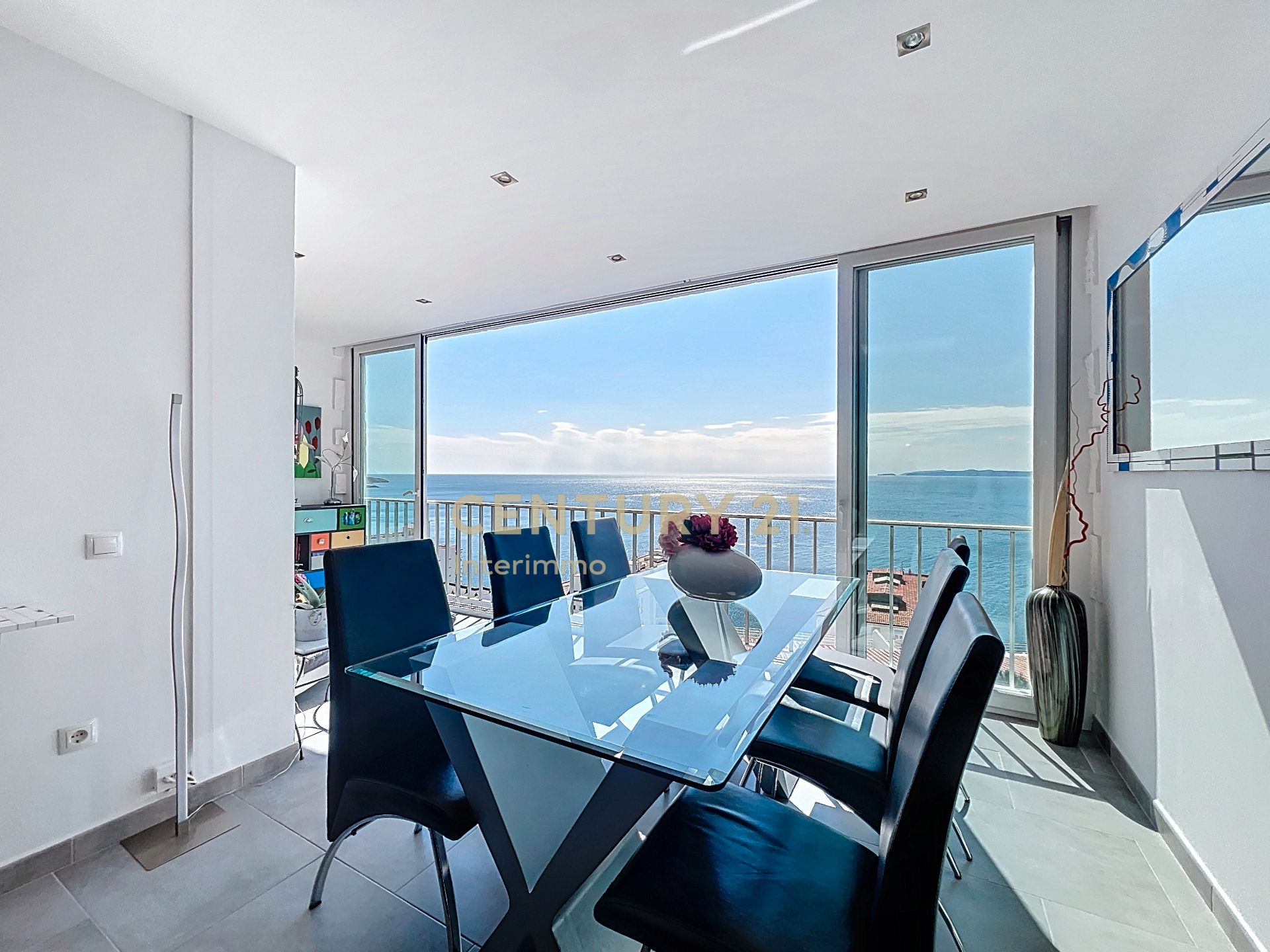 Menjador de Apartament en venda en Roses amb Aire condicionat, Terrassa i Moblat