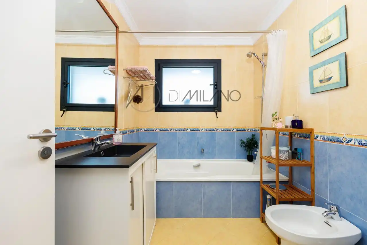 Baño de Casa o chalet en venta en Nigrán con Calefacción, Jardín privado y Parquet