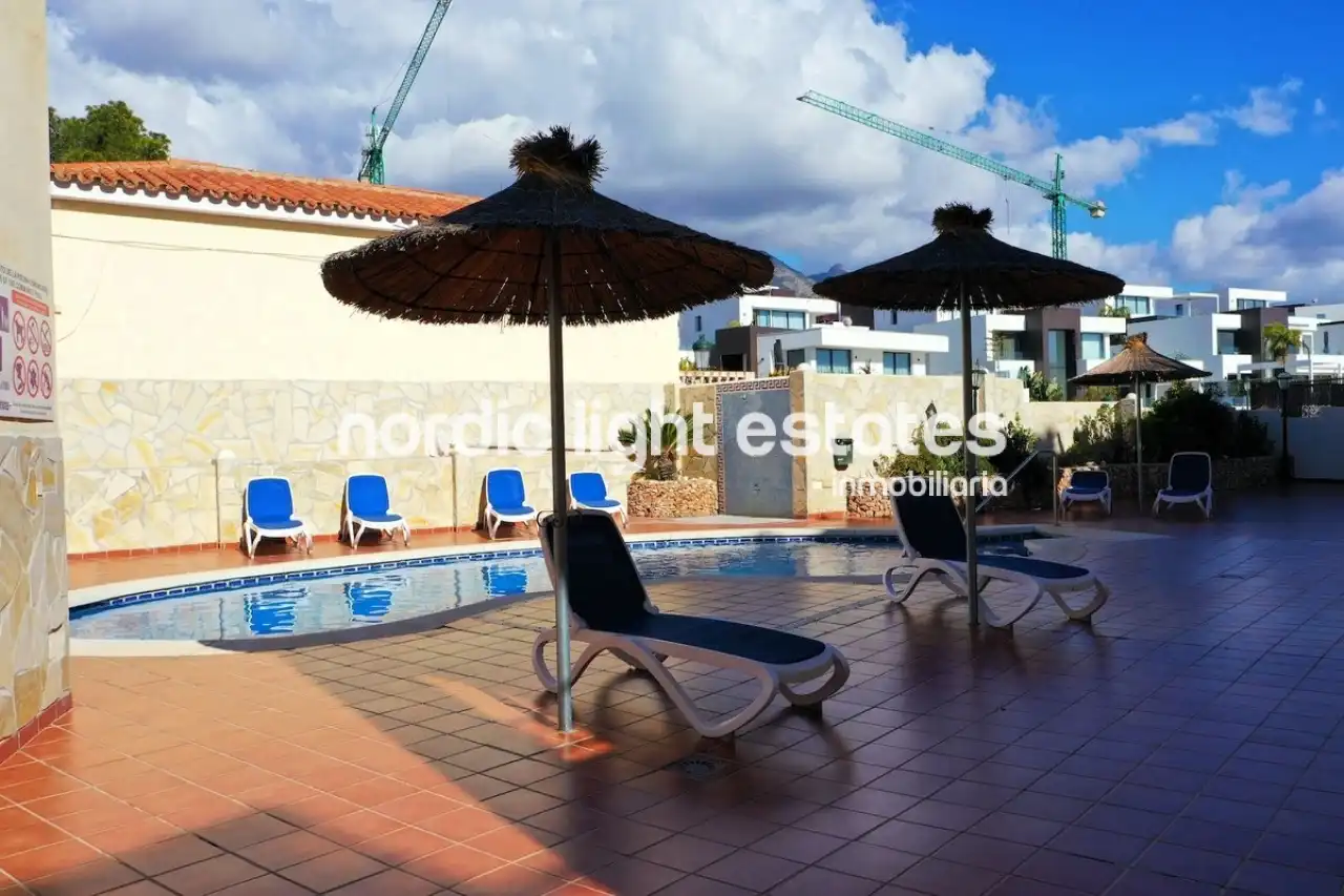Vista exterior de Casa o chalet en venta en Nerja con Terraza, Piscina y Amueblado