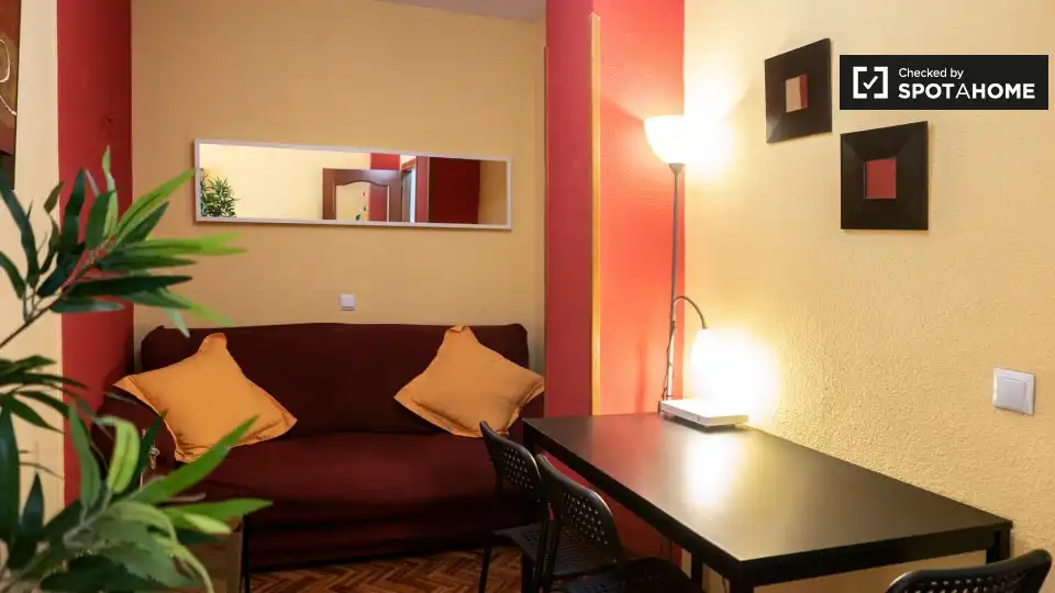 Habitación de Piso de alquiler en Alcalá de Henares con Aire acondicionado, Calefacción y Amueblado