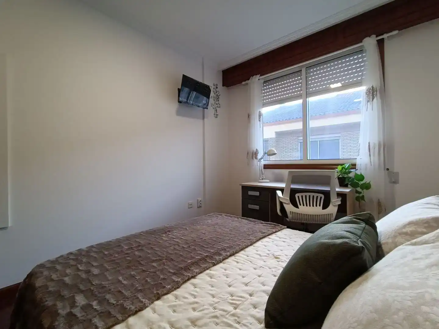 Habitación de Piso para compartir en Ferrol con Parquet y Amueblado