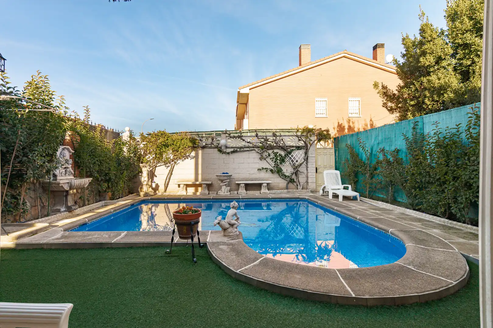 Piscina de Casa o xalet en venda en Alcalá de Henares amb Calefacció, Jardí privat i Piscina