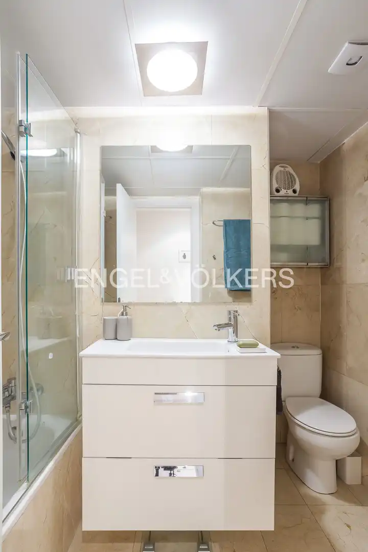 Badezimmer von Wohnung zur Miete in Madrid mit Klimaanlage, Heizung und Möbliert