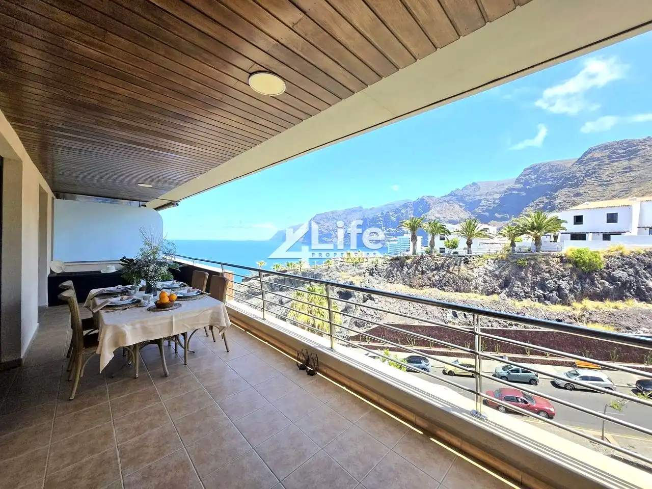 Vista exterior de Àtic en venda en Santiago del Teide amb Aire condicionat, Terrassa i Piscina
