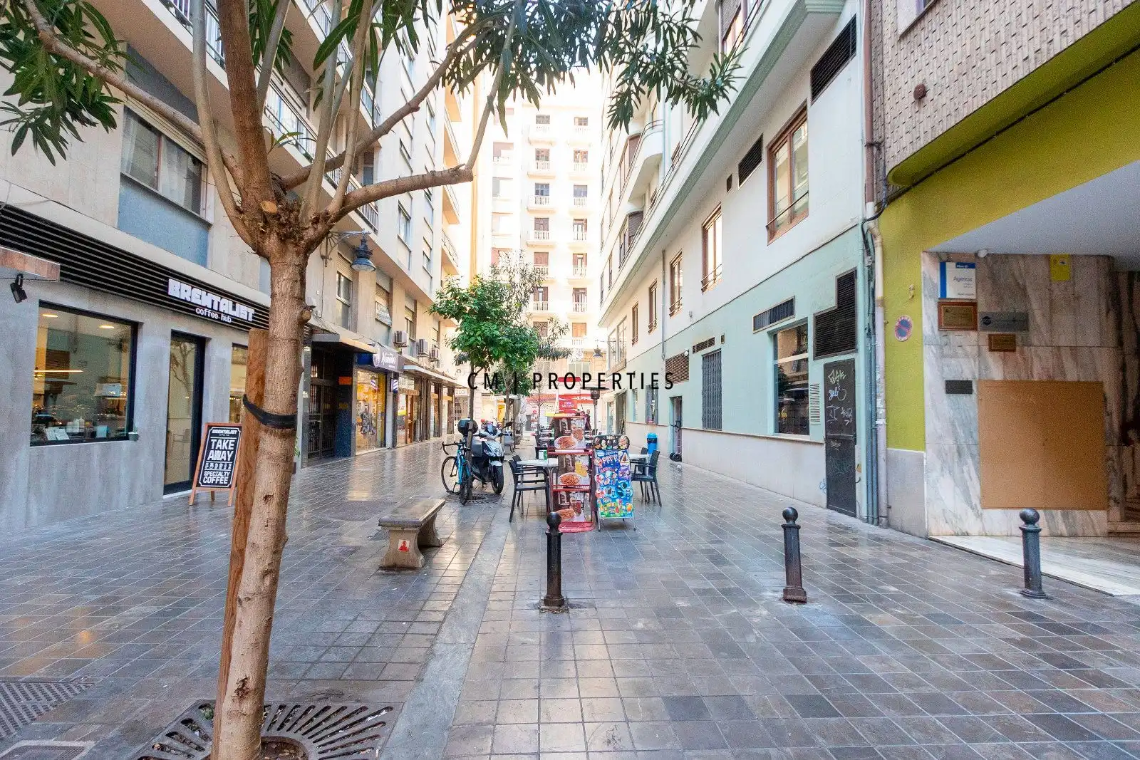 Außenansicht von Wohnung zum Verkauf in Valencia mit Klimaanlage, Heizung und Parkett