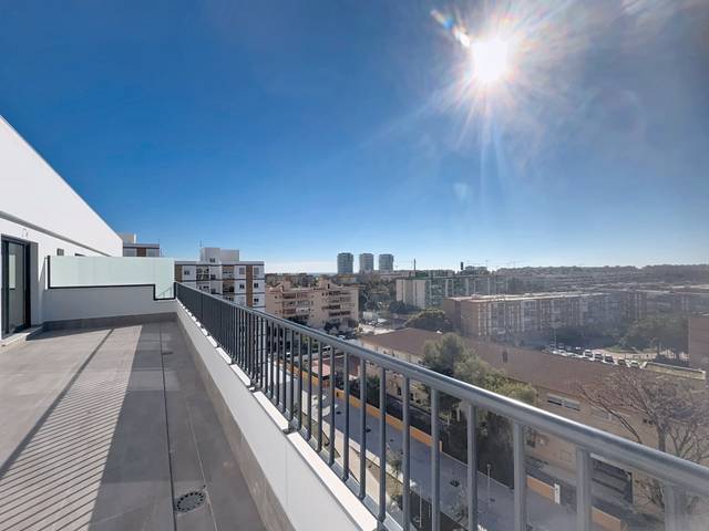 Ático en Alquiler en Calle Menorca en Los Guindos - Parque Mediterráneo - Santa Paula