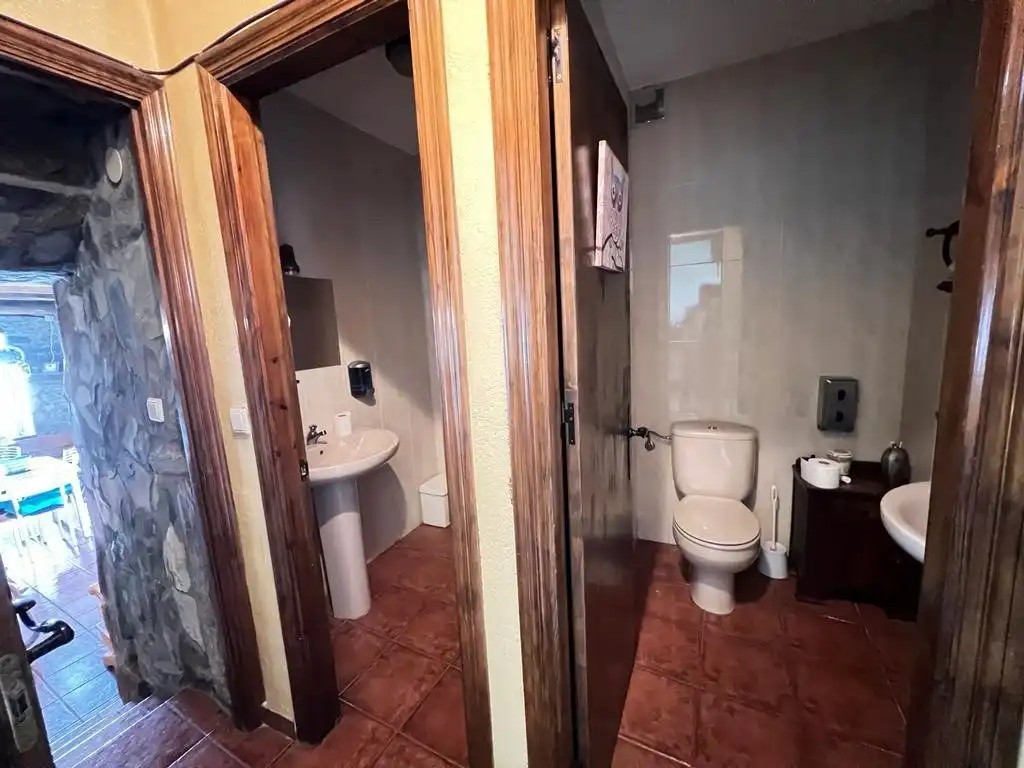 Baño de Finca rústica en venta en Puente de Domingo Flórez con Jardín privado, Amueblado y Balcón