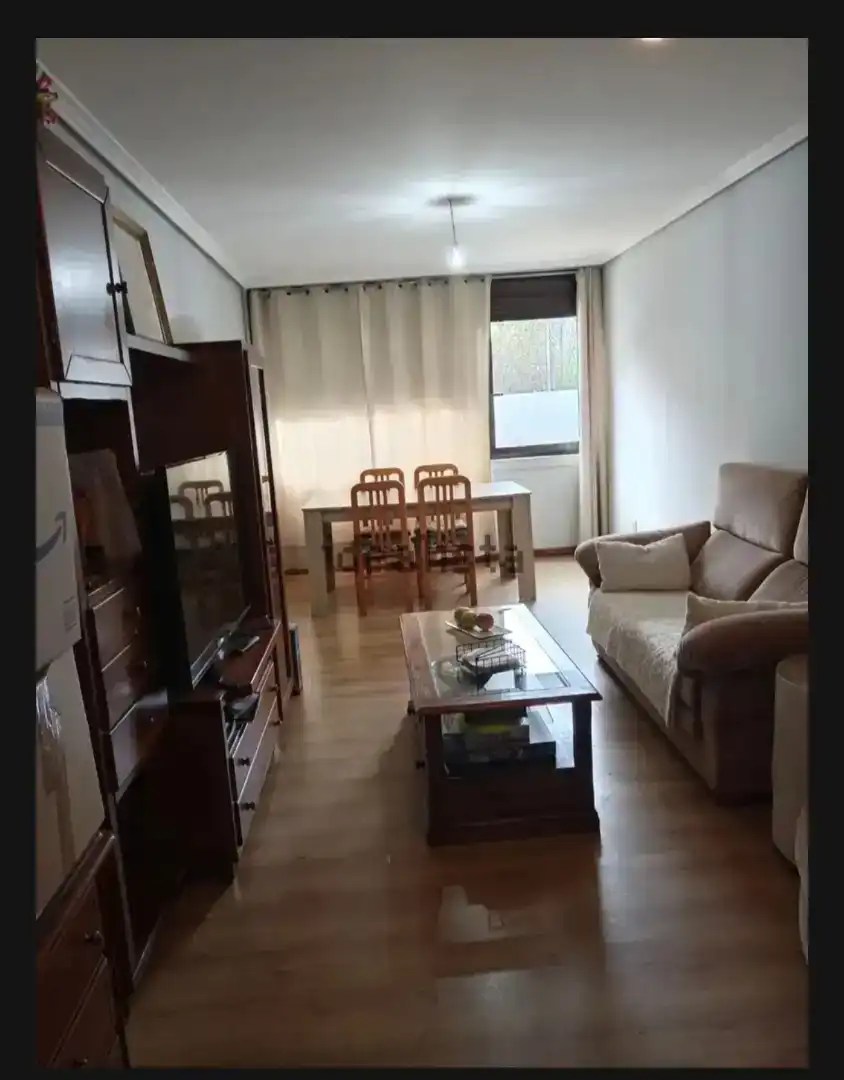 Living room of Flat for share in Cee  with Parquet flooring, Furnished and Oven