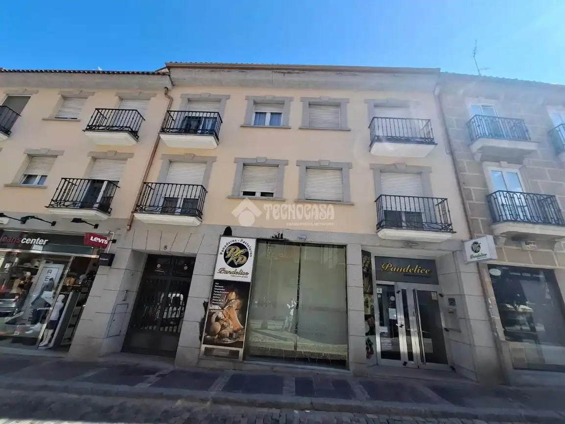 Vista exterior de Pis en venda en Ávila