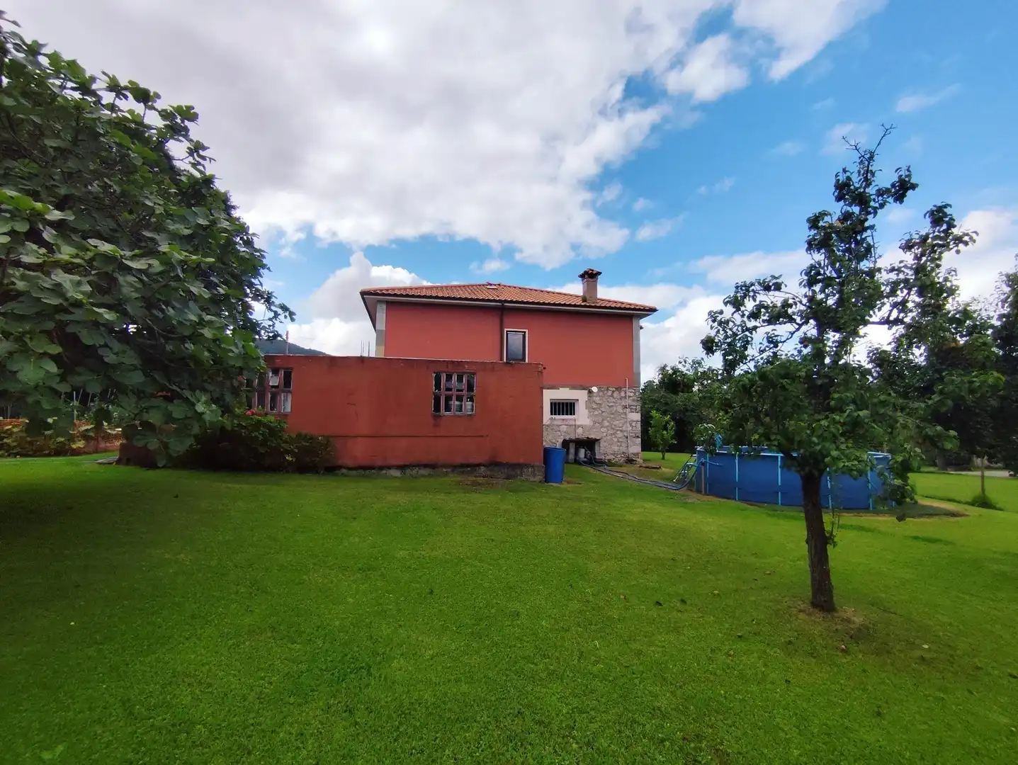 Vista exterior de Casa o chalet en venta en Villaescusa (Cantabria) con Calefacción, Jardín privado y Terraza