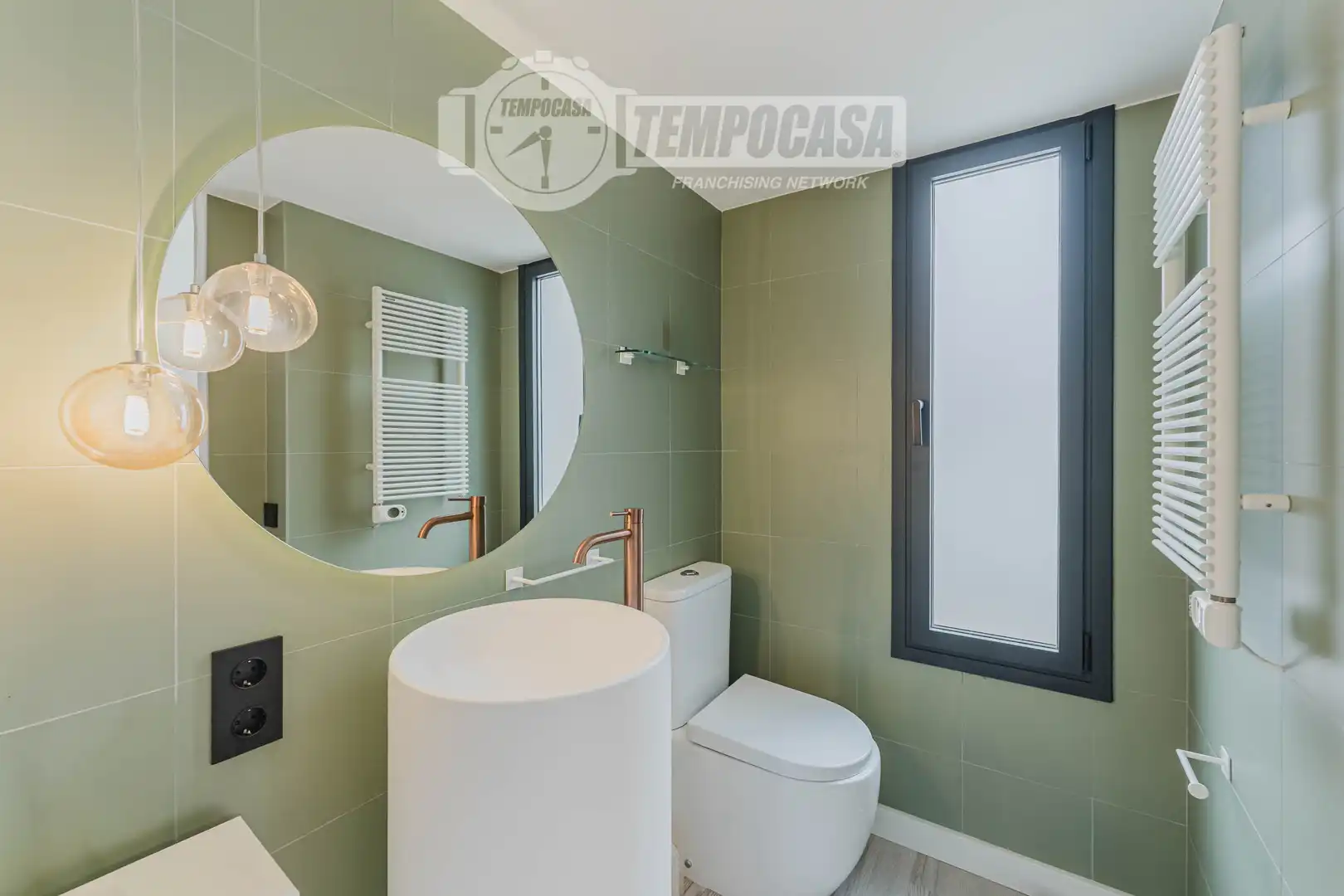 Bathroom of Flat for sale in Barcelona  with Air Conditioner, Heating and Balcony