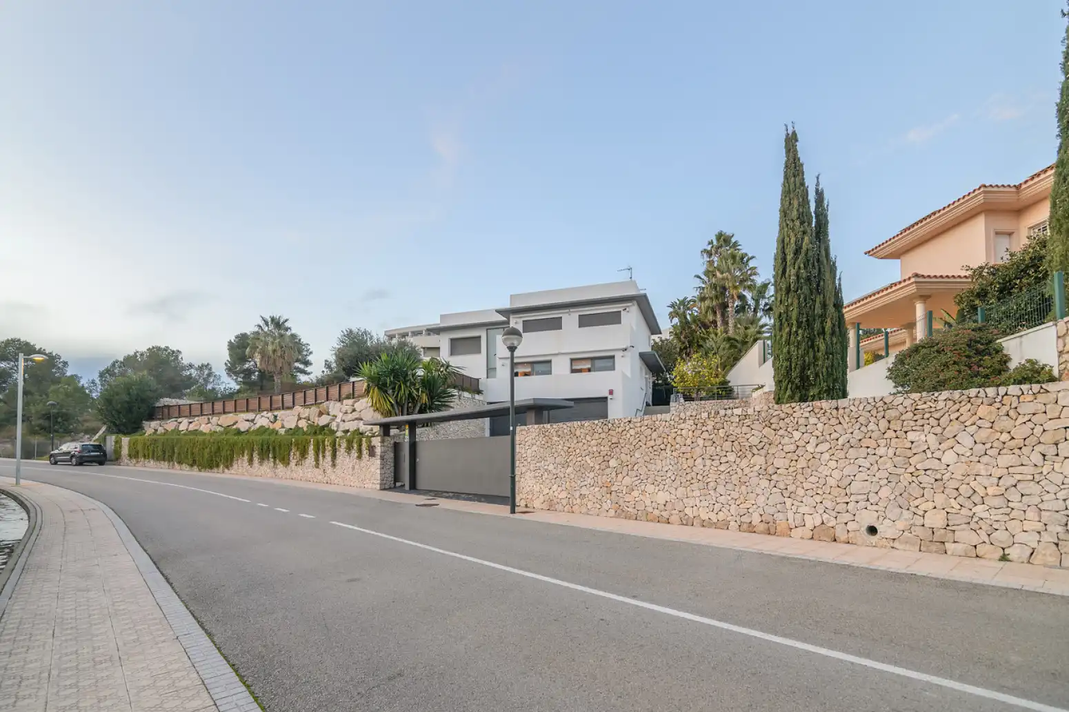 Vista exterior de Casa o xalet en venda en Sitges amb Terrassa, Traster i Piscina