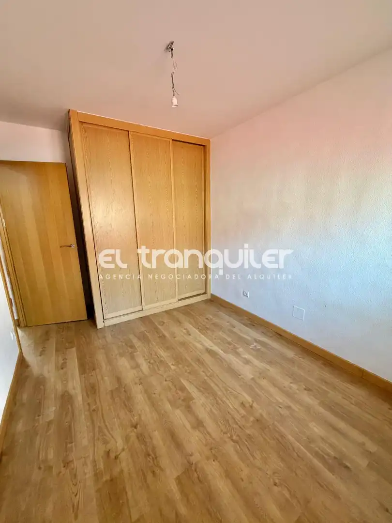 Bedroom of Flat for rent in Madrid  with Washing machine