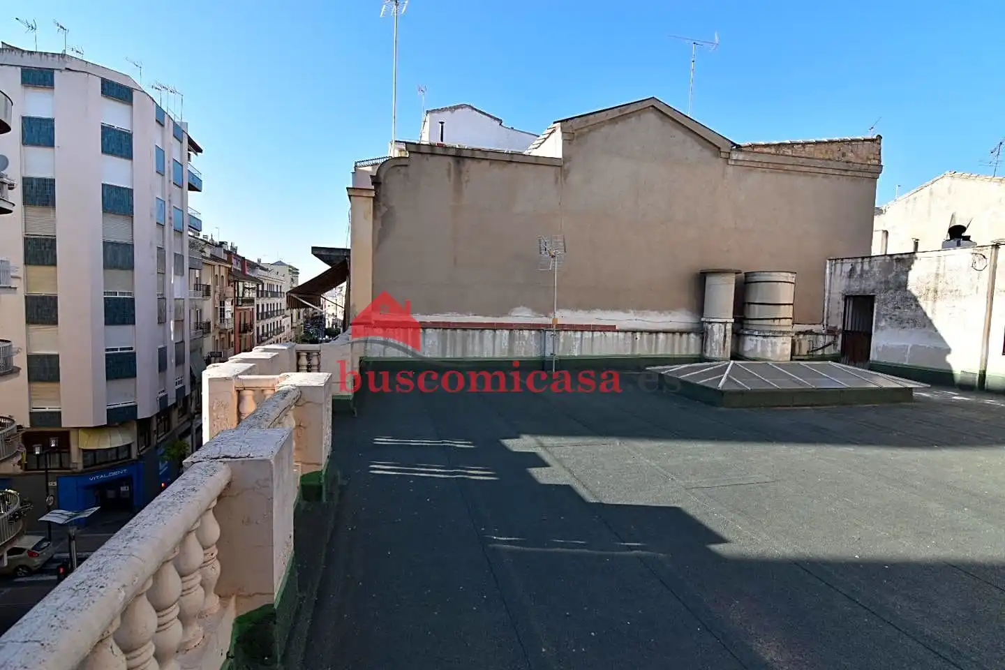 Vista exterior de Edificio en venta en Linares