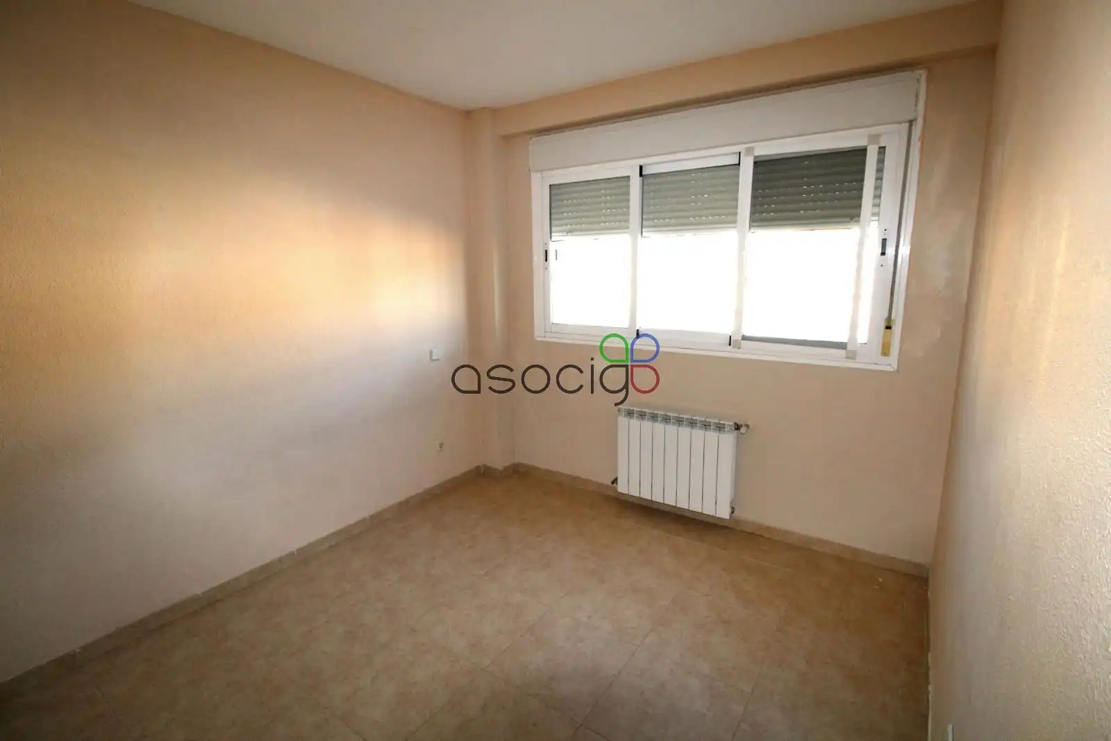 Habitación de Casa adosada en venta en Azuqueca de Henares con Calefacción