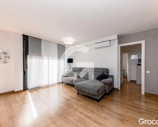 Living room of Flat for sale in Sant Boi de Llobregat  with Air Conditioner, Heating and Parquet flooring