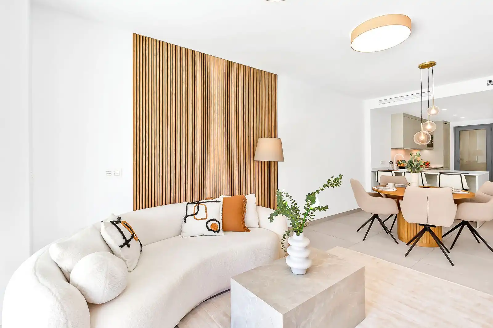 Sala d'estar de Apartament en venda en Marbella amb Aire condicionat, Jardí privat i Terrassa