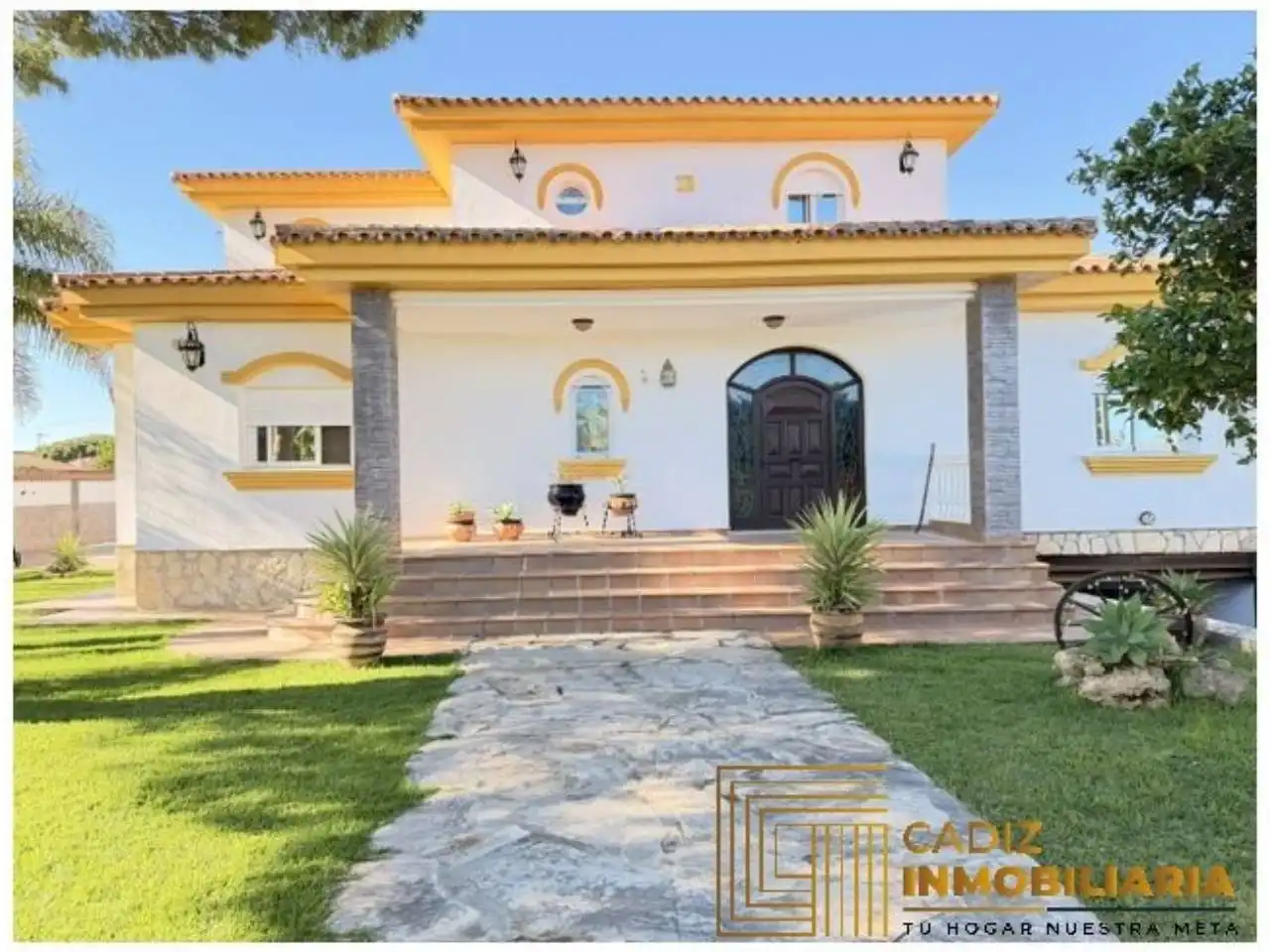 Vista exterior de Casa o xalet en venda en Chiclana de la Frontera amb Aire condicionat, Calefacció i Jardí privat
