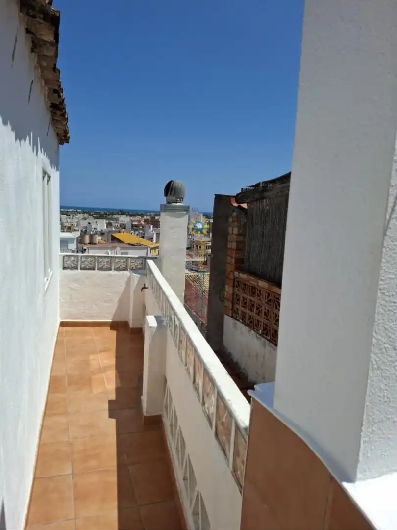 Vista exterior de Casa adosada en venda en Oliva amb Aire condicionat i Terrassa
