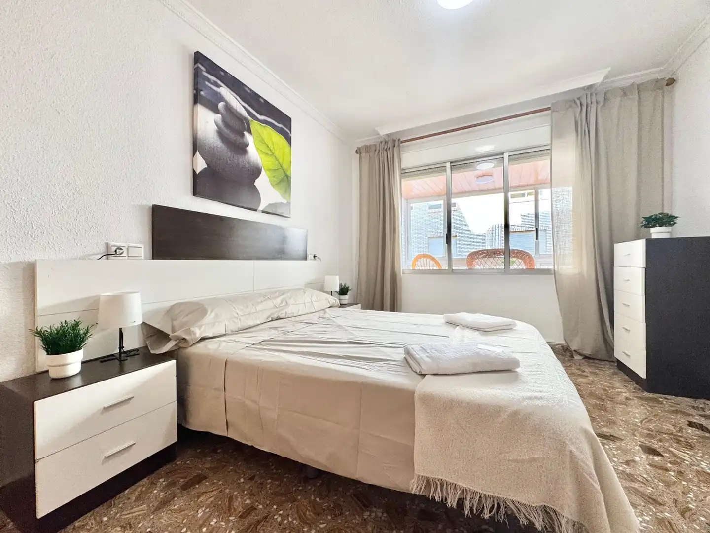 Dormitori de Apartament de lloguer en Torrevieja amb Aire condicionat, Moblat i Rentadora