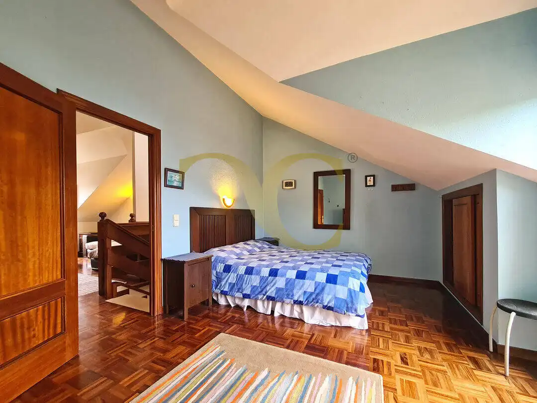 Habitación de Casa adosada en venta en Ribadesella con Calefacción, Trastero y Amueblado