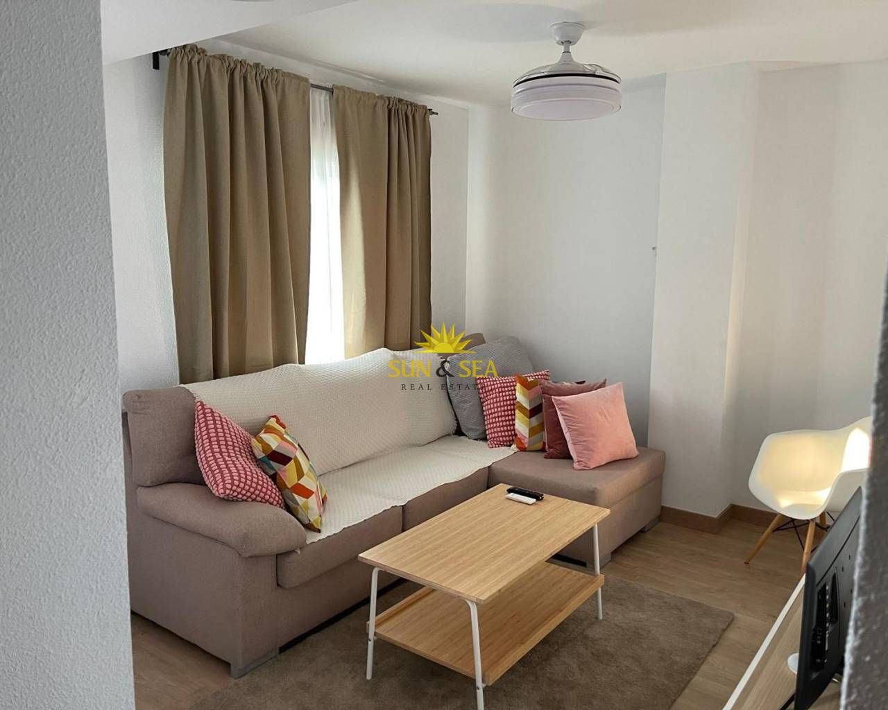 Sala d'estar de Apartament de lloguer en  Murcia Capital amb Aire condicionat, Calefacció i Moblat