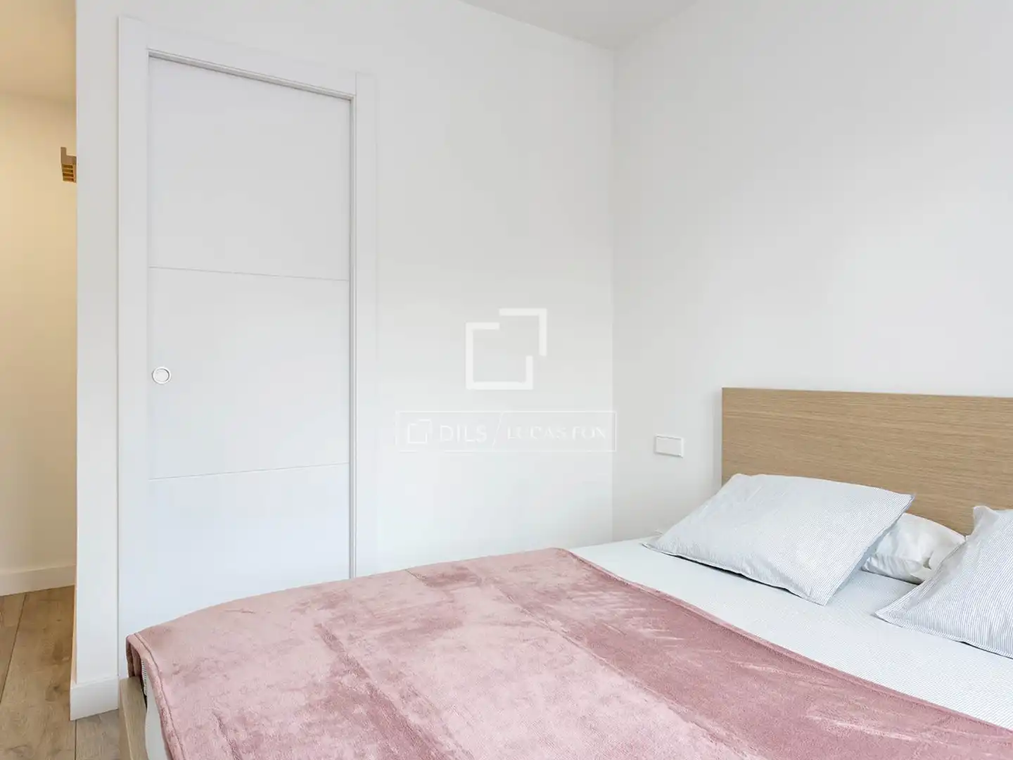 Bedroom of Flat for rent in Barcelona  with Air Conditioner, Heating and Parquet flooring