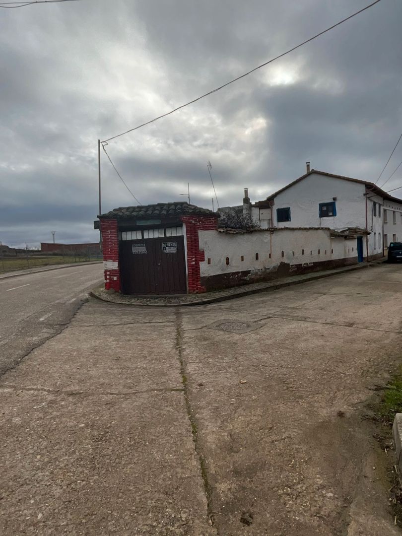 Vista exterior de Casa adosada en venda en Herrera de Pisuerga amb Moblat
