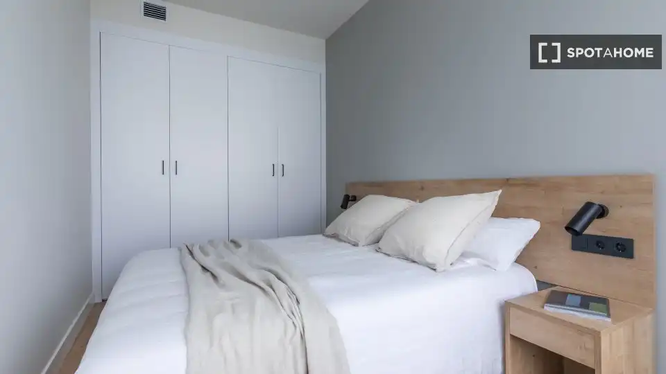 Bedroom of Flat for rent in Tres Cantos  with Air Conditioner, Heating and Furnished
