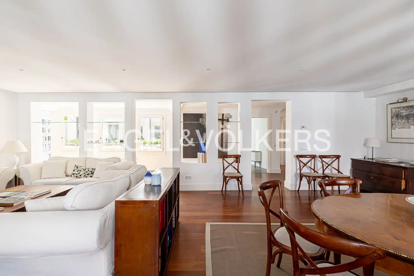 Living room of Flat for rent in Madrid  with Air Conditioner, Heating and Balcony