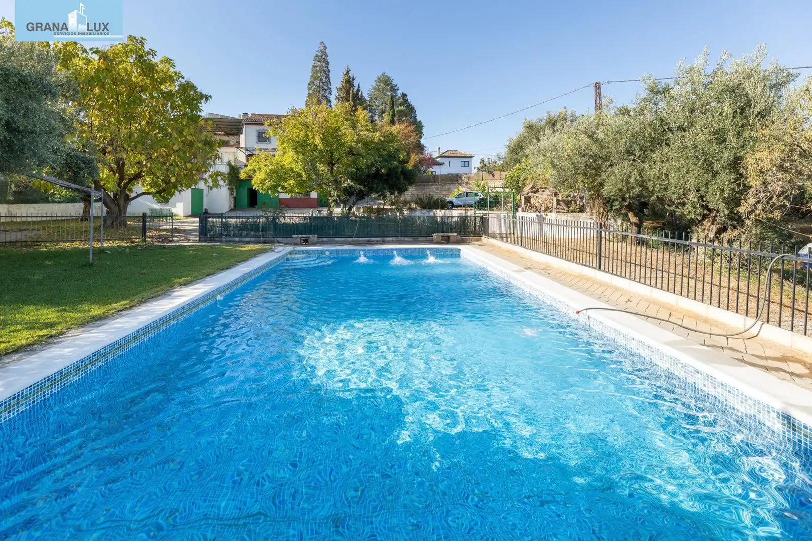 Xalet amb piscina en venda a Calle de Emilio Muñoz