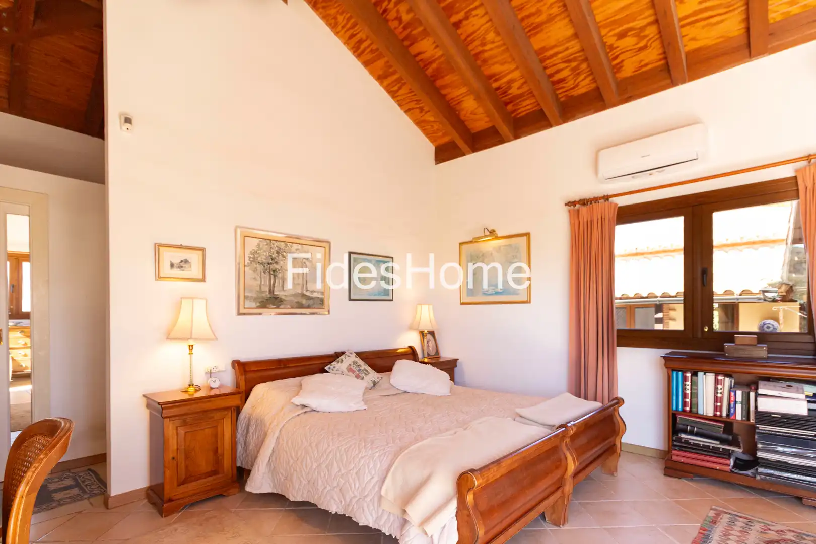 Dormitori de Finca rústica en venda en Villamena amb Aire condicionat, Calefacció i Jardí privat