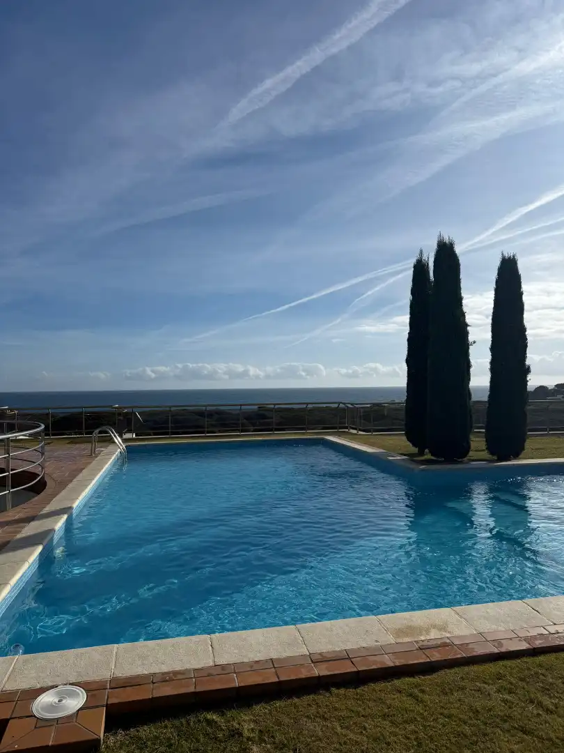 Piscina de Piso en venta en Castell d'Aro, Platja d'Aro i s'Agaró con Terraza, Trastero y Alarma