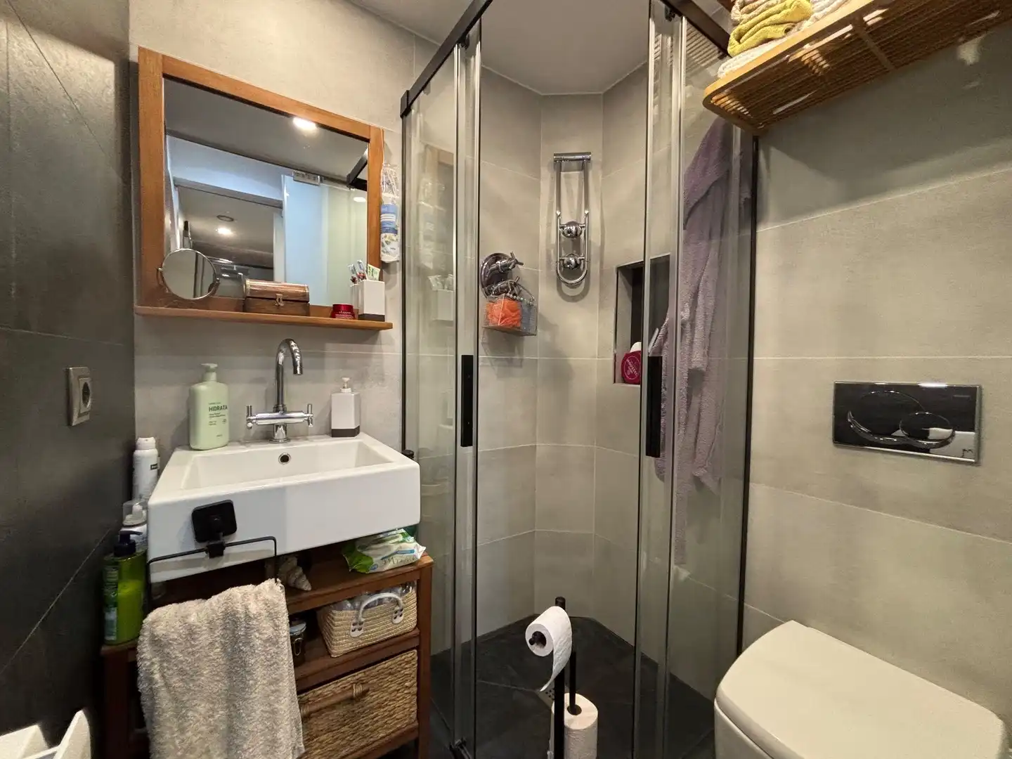 Bany de Pis en venda en Girona amb Aire condicionat, Calefacció i Terrassa