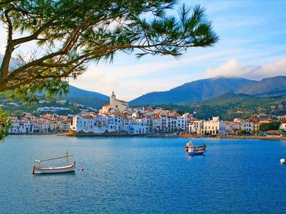 Vista exterior de Casa o xalet en venda en Cadaqués amb Aire condicionat, Terrassa i Piscina