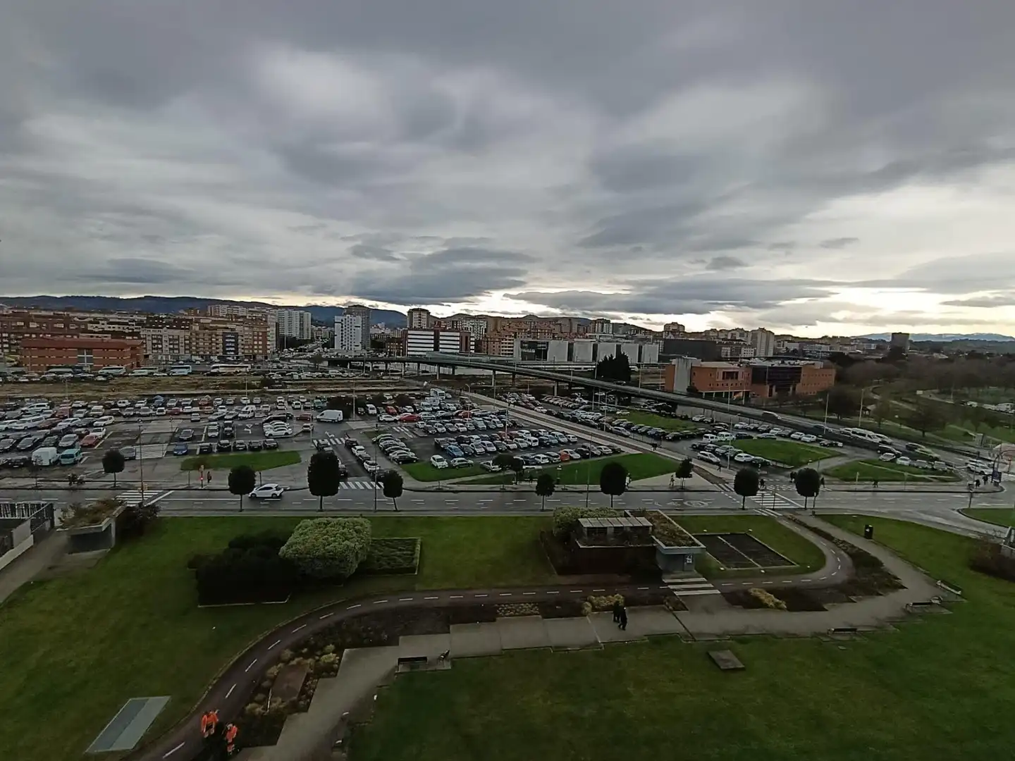 Aparcament de Pis en venda en Gijón  amb Terrassa, Traster i Moblat