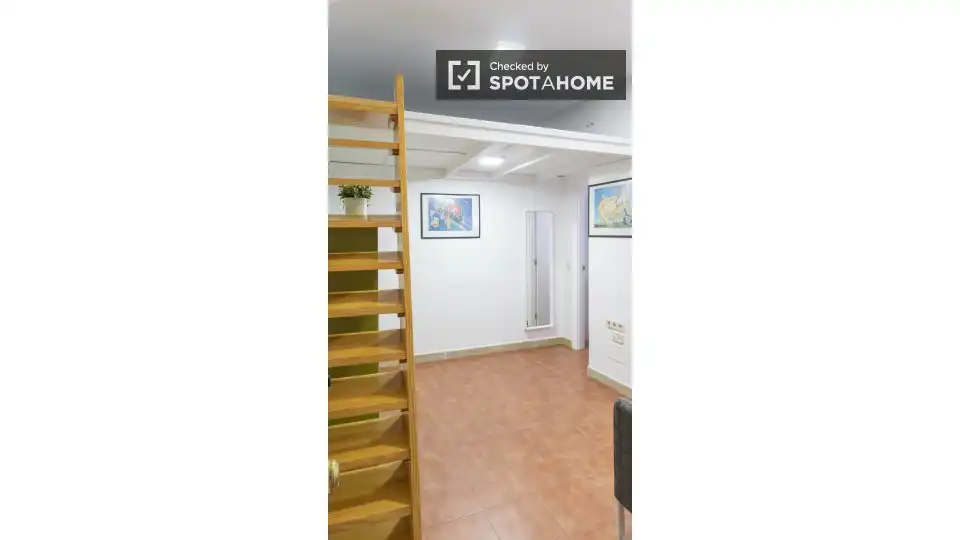 Study for share in Madrid  with Air Conditioner, Heating and Terrace
