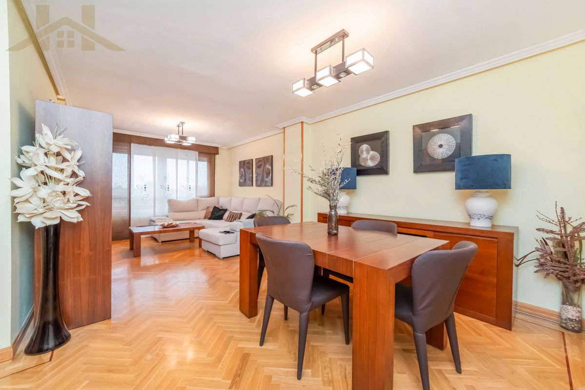 Dining room of Flat for sale in Fuenlabrada  with Air Conditioner, Heating and Parquet flooring