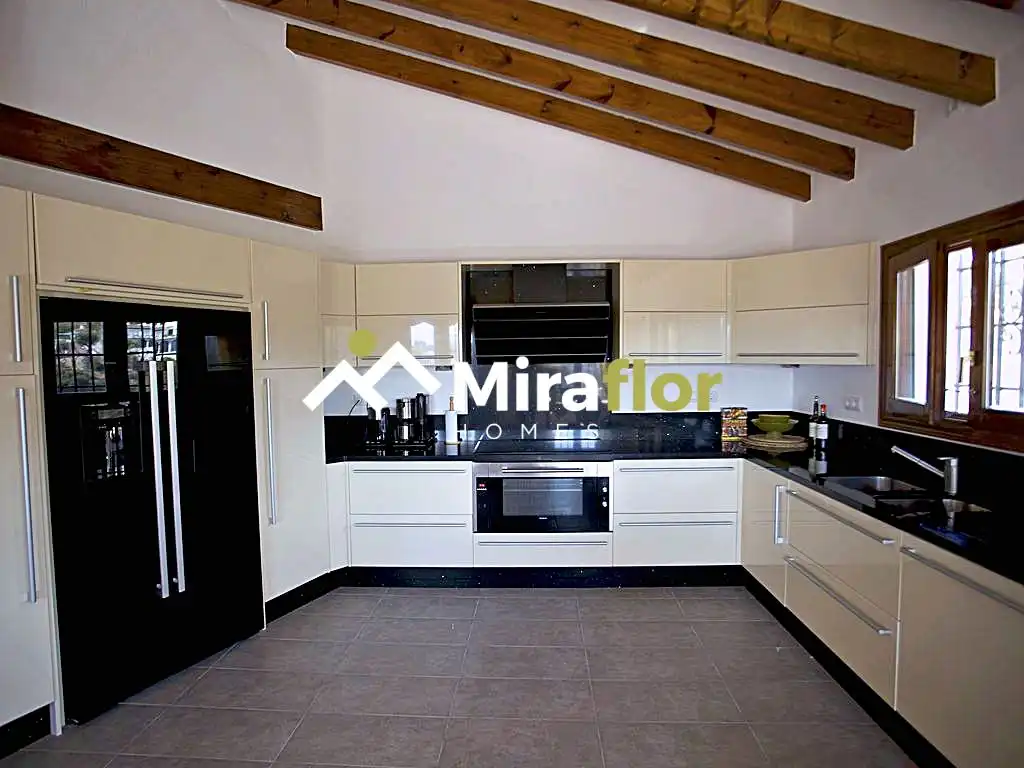 Chalet con piscina en venta en Calle los Almendros, imagen 14
