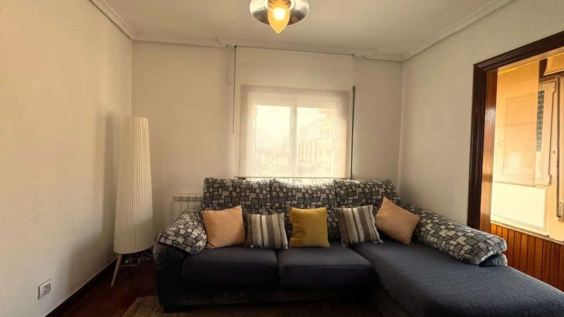 Wohnzimmer von Wohnung zum Verkauf in Los Corrales de Buelna  mit Heizung und Parkett