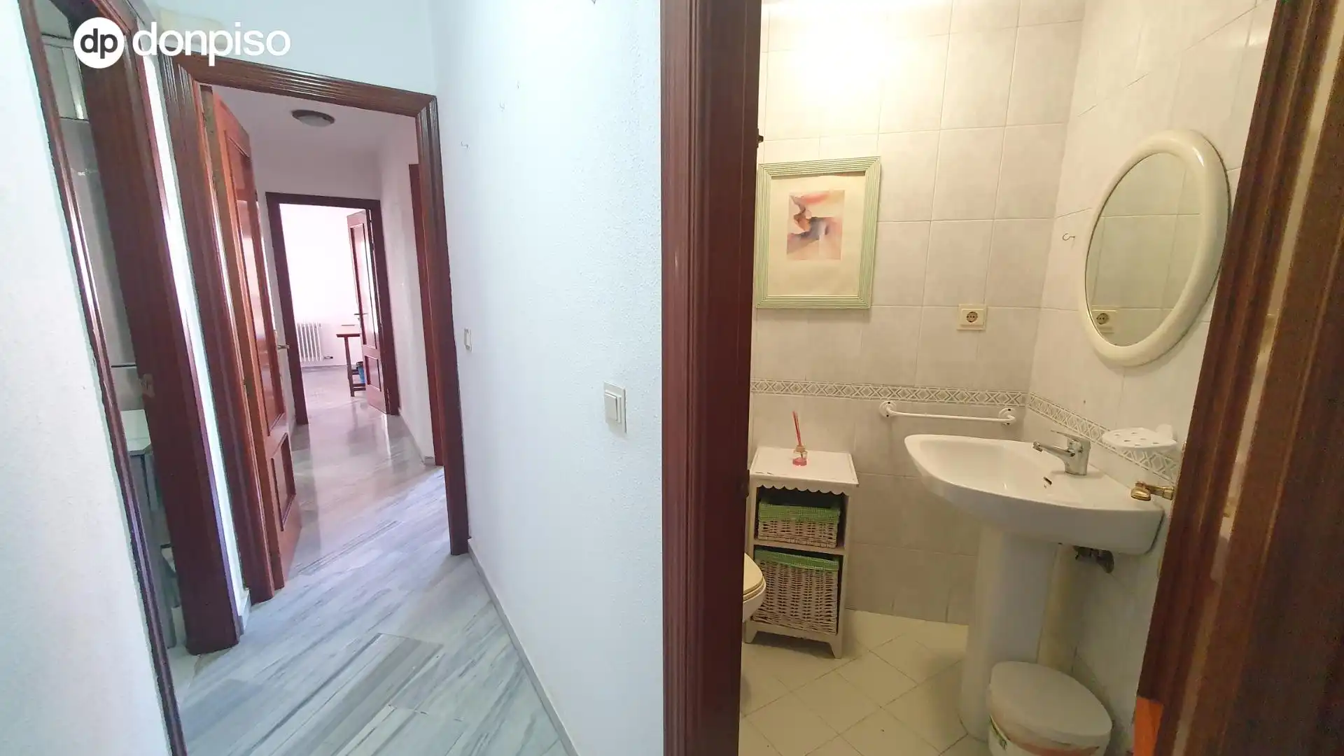 Bathroom of Flat for rent in Granada  with Air Conditioner, Heating and Terrace