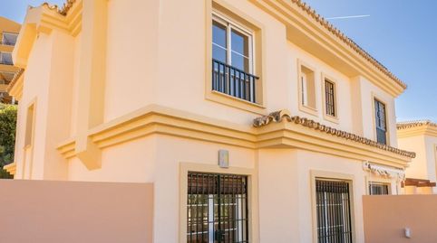 Foto 2 de Casa adosada en venta en Los Pacos, Fuengirola