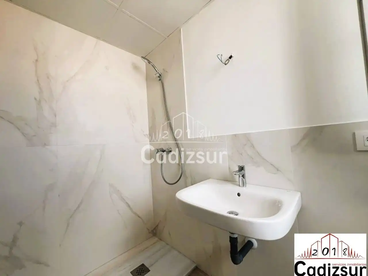 Baño de Casa adosada en venta en Puerto Real con Aire acondicionado, Calefacción y Jardín privado